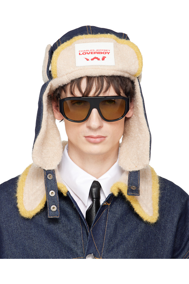 Charles Jeffrey Loverboy Вязаная шапка-ушанка темно-синего и бежевого цвета с нашивками
Charles Jeffrey Loverboy Вязаная шапка-ушанка темно-синего и бежевого цвета с нашивками