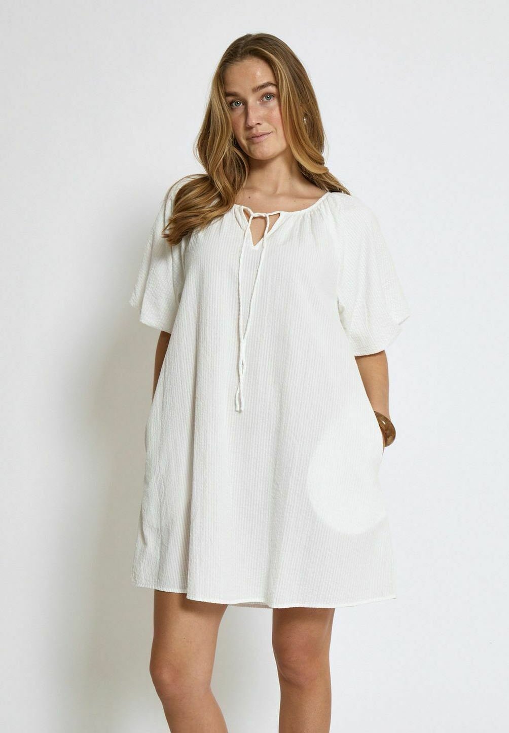 Повседневное платье GEORGIA Desires, белый
Повседневное платье GEORGIA Desires, белый