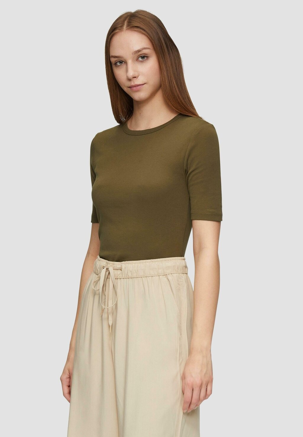 Базовая футболка AUS MIT PASPELIERTEM AUSSCHNITT QS, темно-зеленый
Базовая футболка AUS MIT PASPELIERTEM AUSSCHNITT QS, темно-зеленый