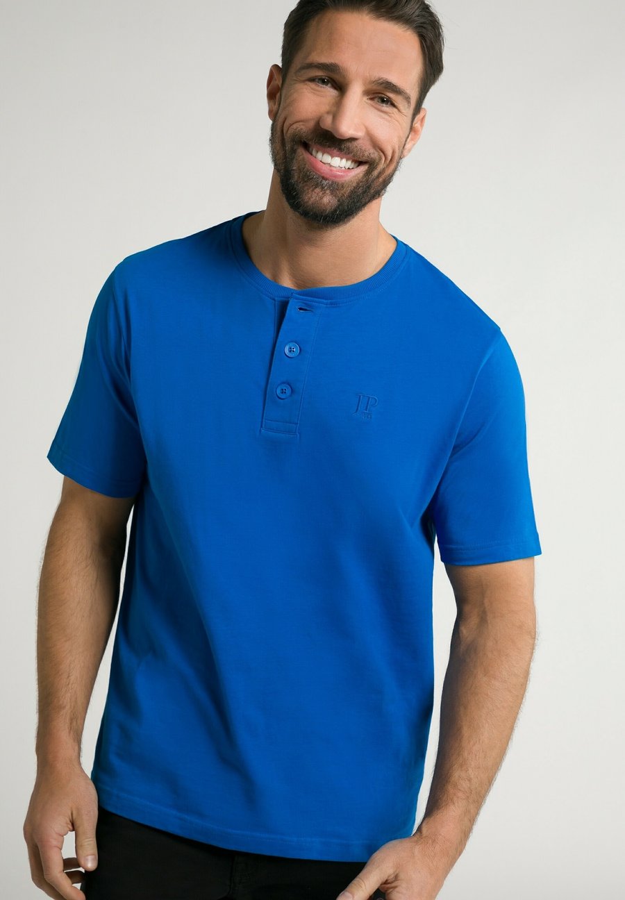 Футболка JP1880 GROSSE GRÖSSEN BIS 7XL IM DOPPELPACKHENLEY RUNDHALSAUSSCHNITT KNOPFLEISTE, Multicolored/Multi-Coloured, Красный, Футболка JP1880 GROSSE GRÖSSEN BIS 7XL IM DOPPELPACKHENLEY RUNDHALSAUSSCHNITT KNOPFLEISTE, Multicolored/Multi-Coloured
Футболка JP1880 GROSSE GRÖSSEN BIS 7XL IM DOPPELPACKHENLEY RUNDHALSAUSSCHNITT KNOPFLEISTE, Multicolored/Multi-Coloured, Красный, Футболка JP1880 GROSSE GRÖSSEN BIS 7XL IM DOPPELPACKHENLEY RUNDHALSAUSSCHNITT KNOPFLEISTE, Multicolored/Multi-Coloured