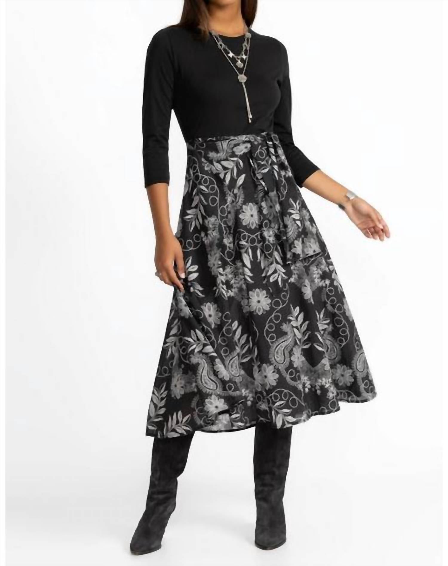 Платье-халат с запахом и комбинированной текстурой Marana Johnny Was, Marana
Платье-халат с запахом и комбинированной текстурой Marana Johnny Was, Marana