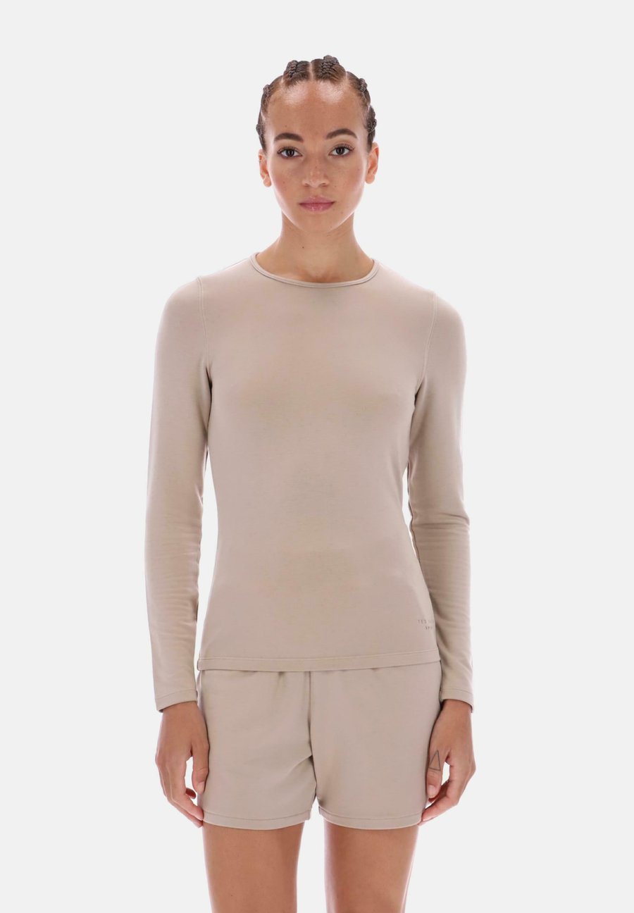 Топ Ted Baker Sports Long sleeved top, Cobblestone/Grey
Топ Ted Baker Sports Long sleeved top, Cobblestone/Grey