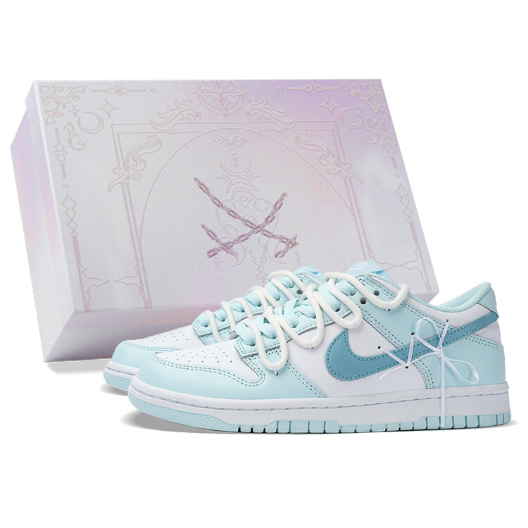 Кроссовки Nike Dunk Skateboarding Shoes Women's Low-top White/Royal Blue/Fern Green, синий/белый
Кроссовки Nike Dunk Skateboarding Shoes Women's Low-top White/Royal Blue/Fern Green, синий/белый