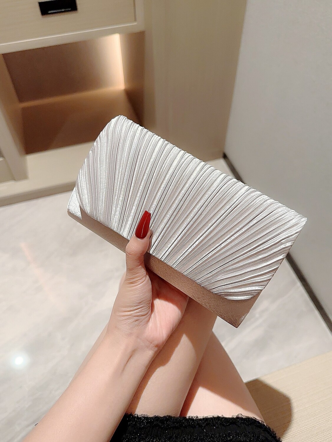 Сумка-конверт со складками, серебряный
Сумка-конверт со складками, серебряный