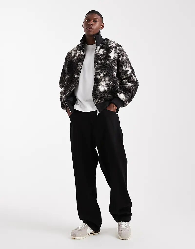 ONLY & SONS свободный однотонный флисовый жакет из шерпы на молнии
ONLY & SONS свободный однотонный флисовый жакет из шерпы на молнии