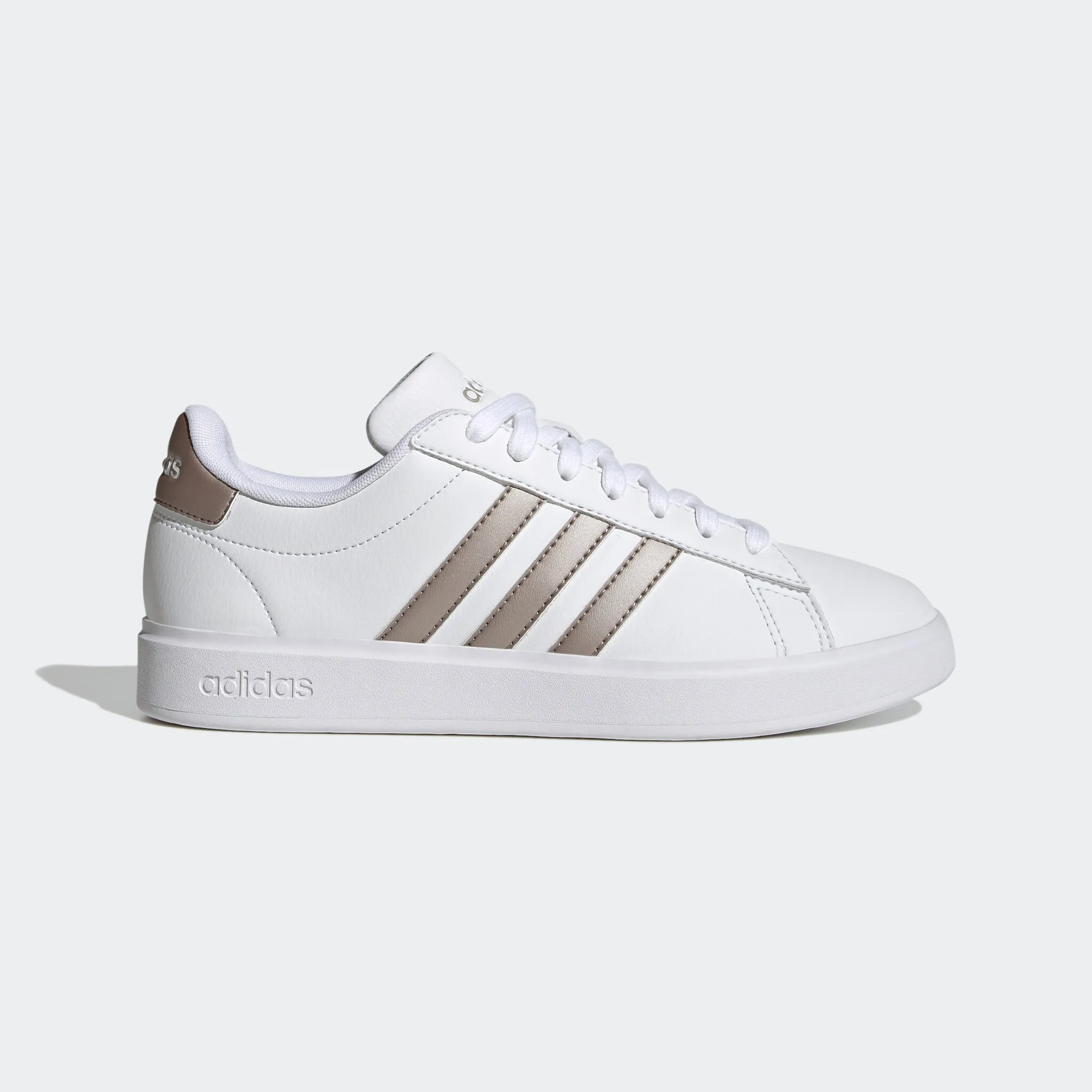 Кроссовки Adidas Sportswear "GRAND COURT CLOUDFOAM LIFESTYLE COURT COMFORT", дизайн по стопам суперзвезды Adidas, белый
Кроссовки Adidas Sportswear "GRAND COURT CLOUDFOAM LIFESTYLE COURT COMFORT", дизайн по стопам суперзвезды Adidas, белый
