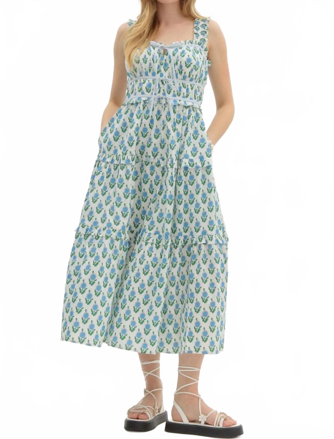 Белое макси-платье с цветочным принтом Entro
Белое макси-платье с цветочным принтом Entro