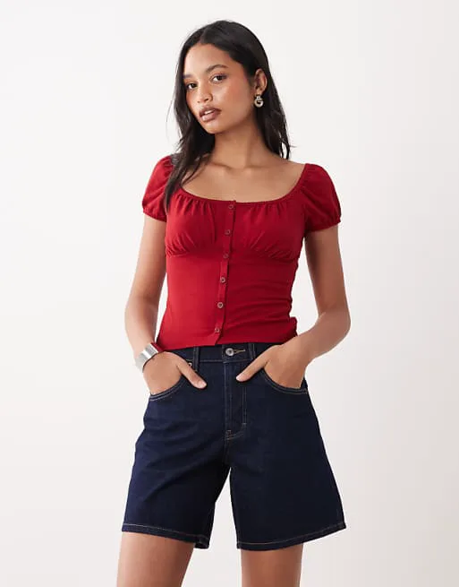 Красный топ доярки с пуговицами Miss Selfridge
Красный топ доярки с пуговицами Miss Selfridge