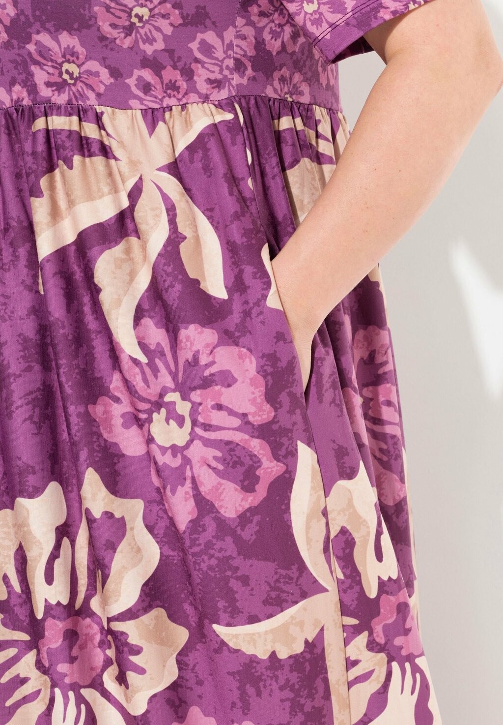 Платье из джерси MIX PRINT BORDER EMPIRE Ulla Popken, темно-фиолетовый
Платье из джерси MIX PRINT BORDER EMPIRE Ulla Popken, темно-фиолетовый