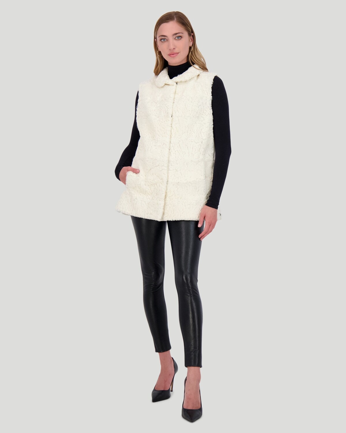 Горизонтальный жилет из ягненка GORSKI, бежевый
Горизонтальный жилет из ягненка GORSKI, бежевый