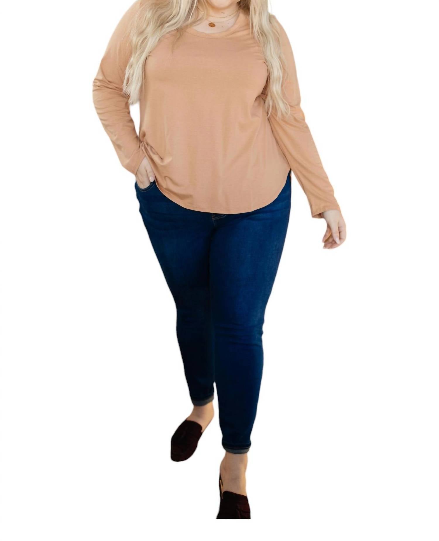 Любимый базовый топ каждой девушки в абрикосово-оранжевом цвете 143 STORY
Любимый базовый топ каждой девушки в абрикосово-оранжевом цвете 143 STORY