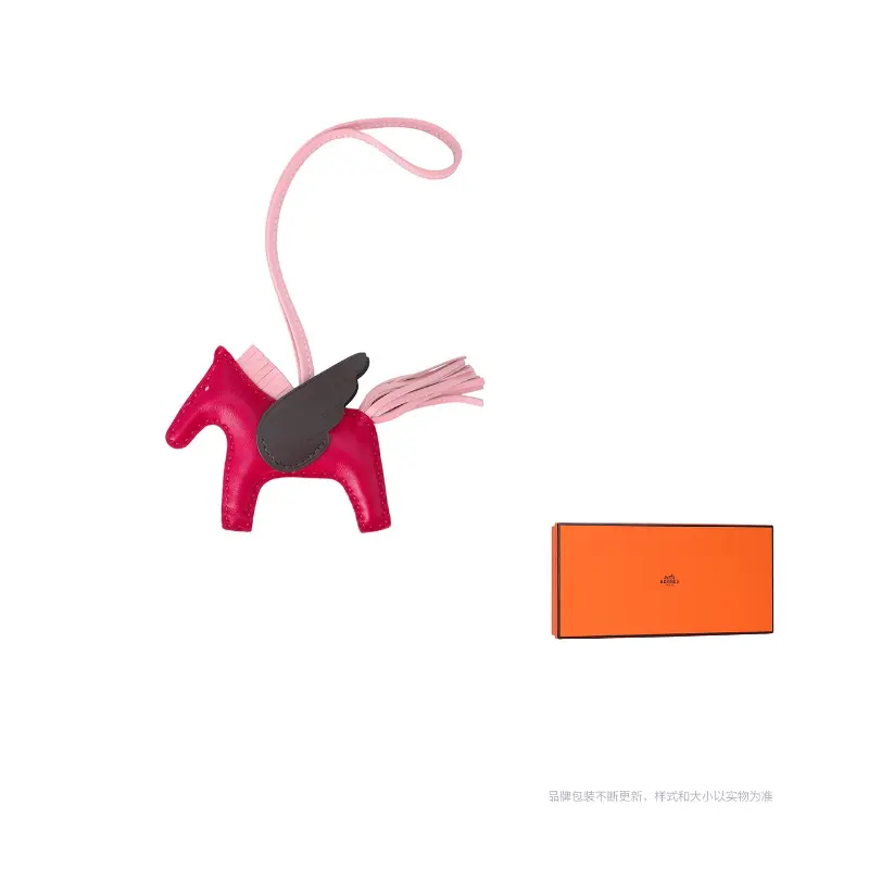 HERMES Кожаный кулон унисекс розово-красный и вишнёво-розовый и эбеновый, Rose Red & Cherry Blossom Pink & Ebony 
HERMES Кожаный кулон унисекс розово-красный и вишнёво-розовый и эбеновый, Rose Red & Cherry Blossom Pink & Ebony