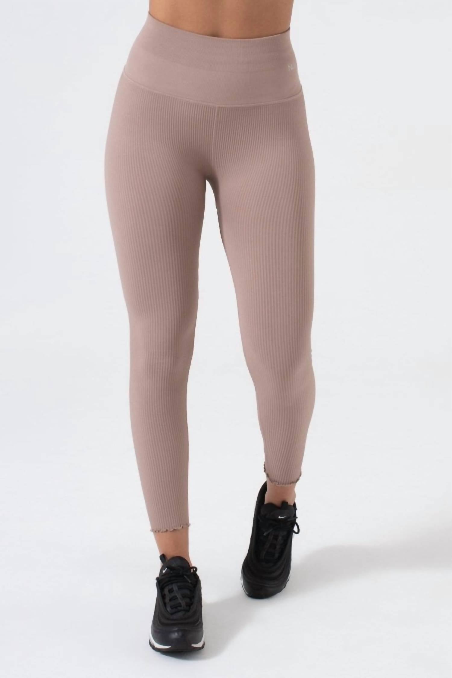 Леггинсы с оборкой 7/8 дюйма в Санта-Фе Nux, Santa Fe
Леггинсы с оборкой 7/8 дюйма в Санта-Фе Nux, Santa Fe