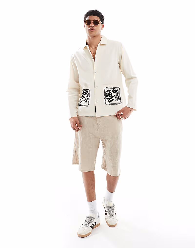 Верхняя рубашка с вышитым воротником Native Youth в натуральном цвете
Верхняя рубашка с вышитым воротником Native Youth в натуральном цвете