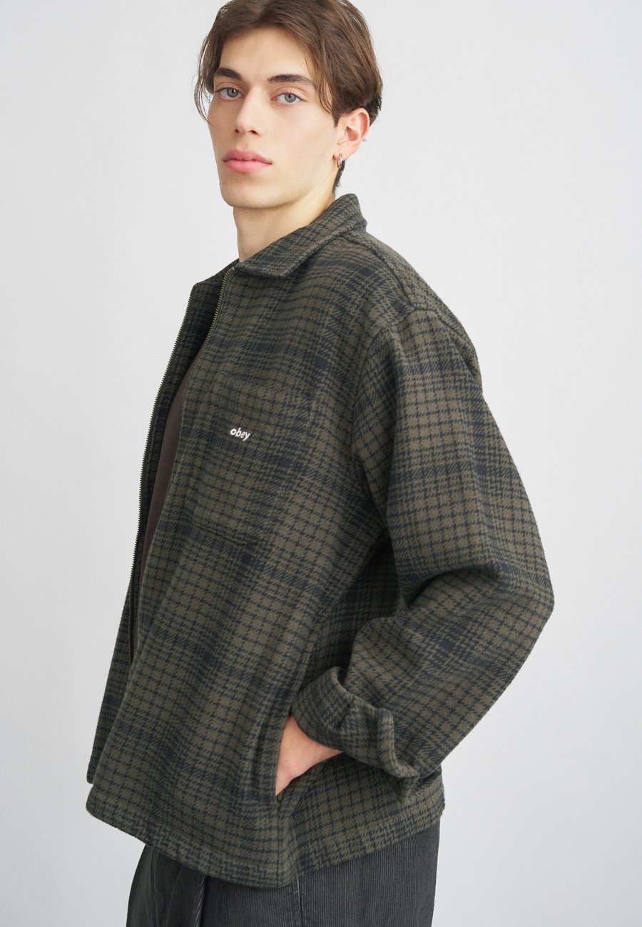 Куртка Obey Clothing PARKER ZIP JACKET, Dark Brown/Dark Green
Куртка Obey Clothing PARKER ZIP JACKET, Dark Brown/Dark Green