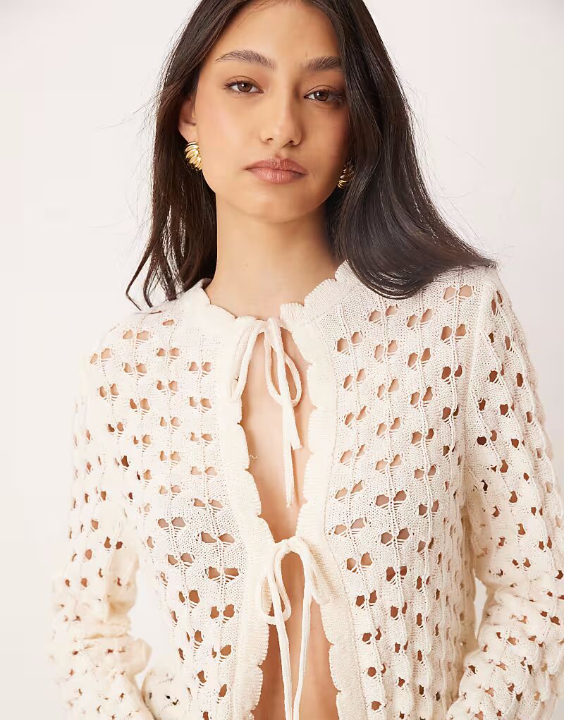 Вязаный кардиган ASOS DESIGN с завязкой спереди и расклешенными рукавами цвета экрю
Вязаный кардиган ASOS DESIGN с завязкой спереди и расклешенными рукавами цвета экрю