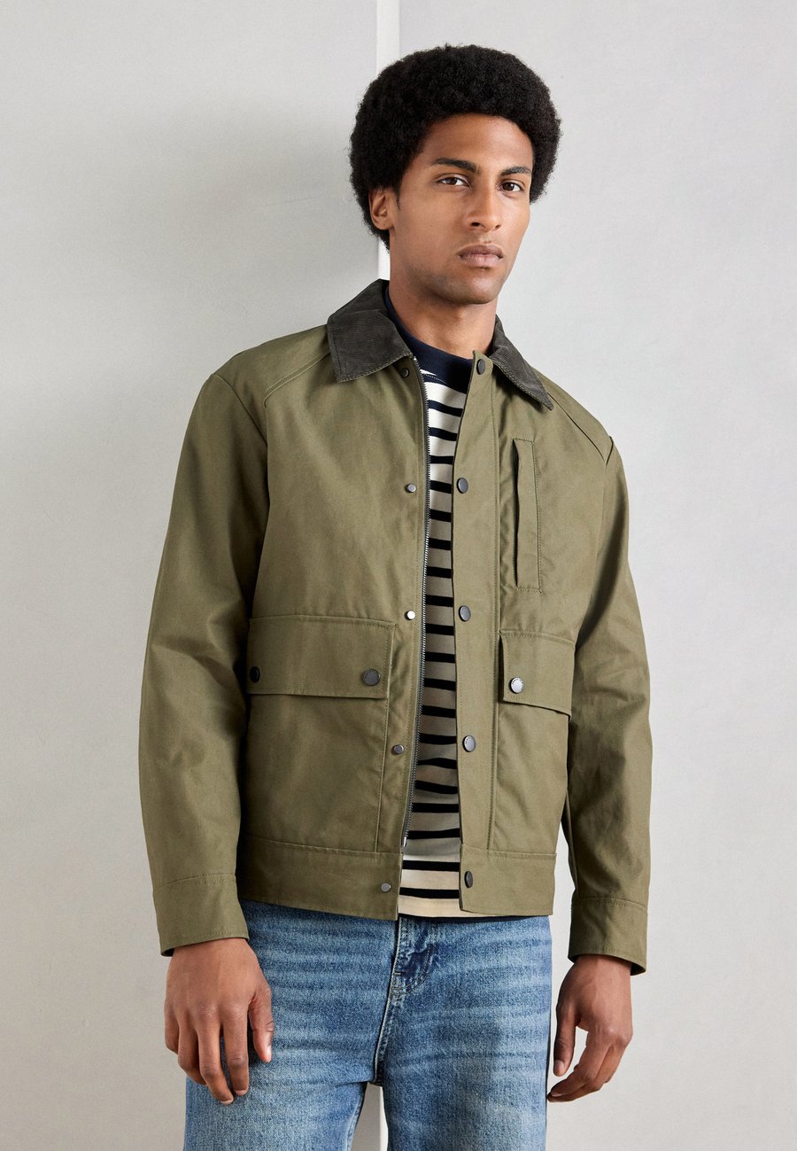 Куртка Marc O'Polo UTILITY CONTRAST SHIRT COLLAR JACKET WITH PATCH POCKETS, Copley Brown/Khaki
Куртка Marc O'Polo UTILITY CONTRAST SHIRT COLLAR JACKET WITH PATCH POCKETS, Copley Brown/Khaki