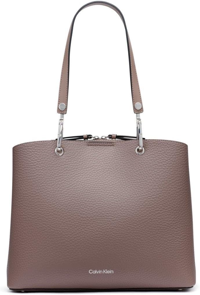 Сумка-тоут Calvin Klein Garnet с тремя отделениями, Cocoa
Сумка-тоут Calvin Klein Garnet с тремя отделениями, Cocoa