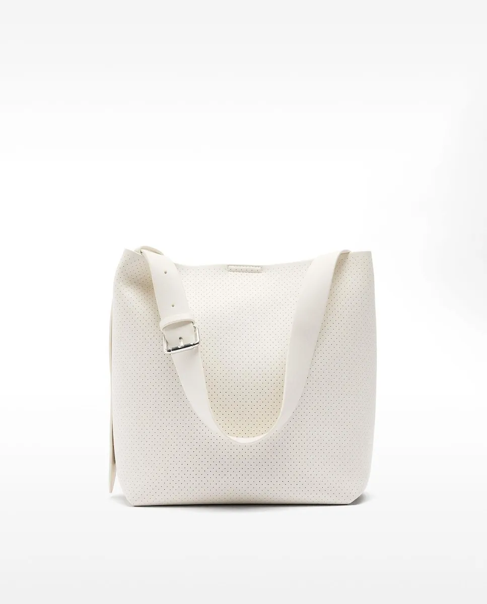 Средняя сумка через плечо с перфорацией и съемным косметичкой на магнитной застежке Parfois, белый
Средняя сумка через плечо с перфорацией и съемным косметичкой на магнитной застежке Parfois, белый