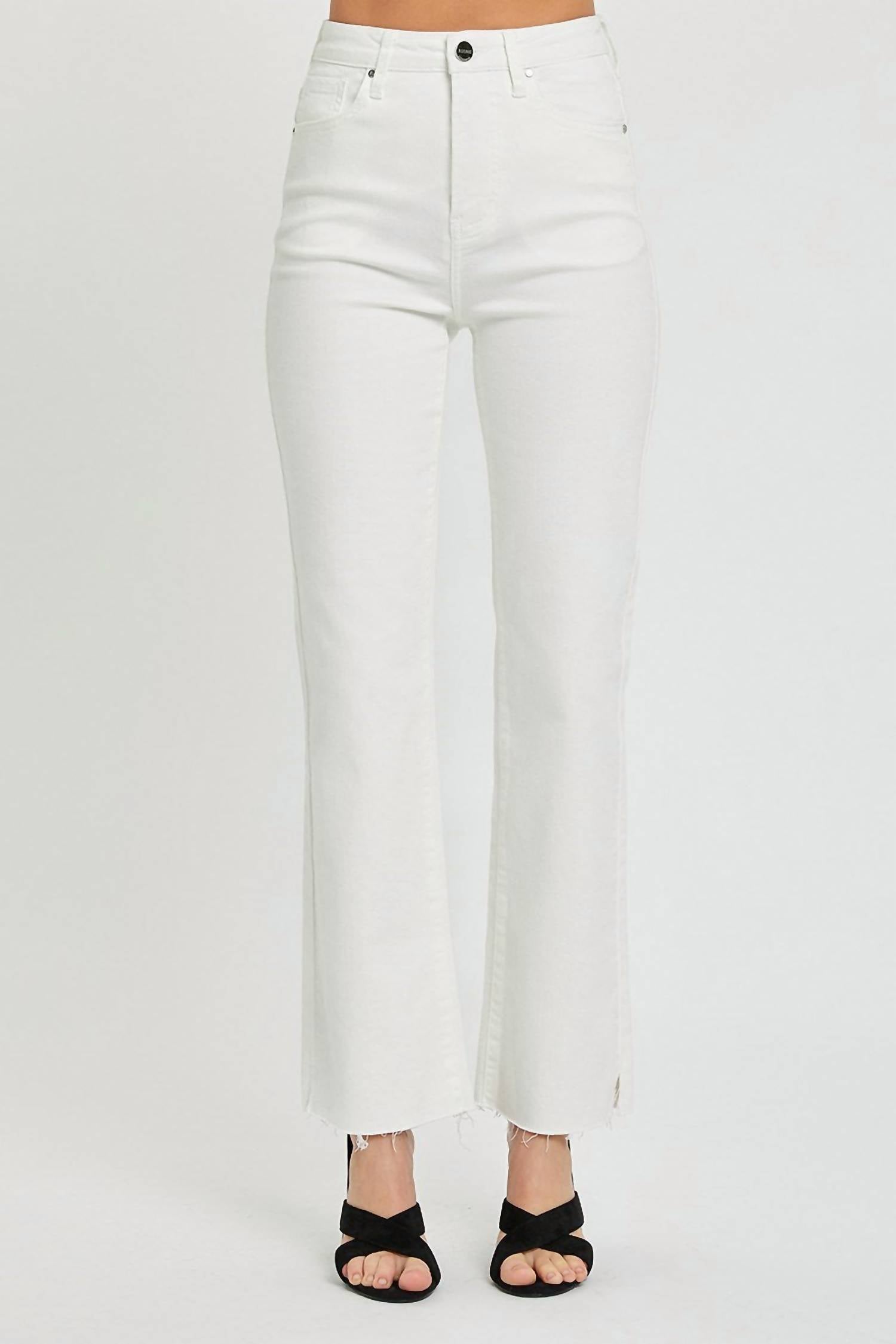 Белые брюки с завышенной талией, прямым кроем, рваным краем и разрезом сбоку RISEN
Белые брюки с завышенной талией, прямым кроем, рваным краем и разрезом сбоку RISEN