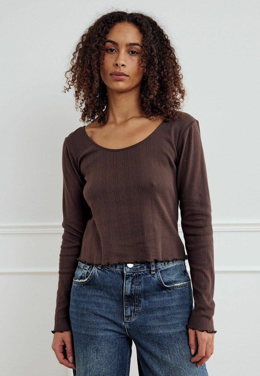 Топ Noella Long sleeved top, Chocolate/Brown
Топ Noella Long sleeved top, Chocolate/Brown
