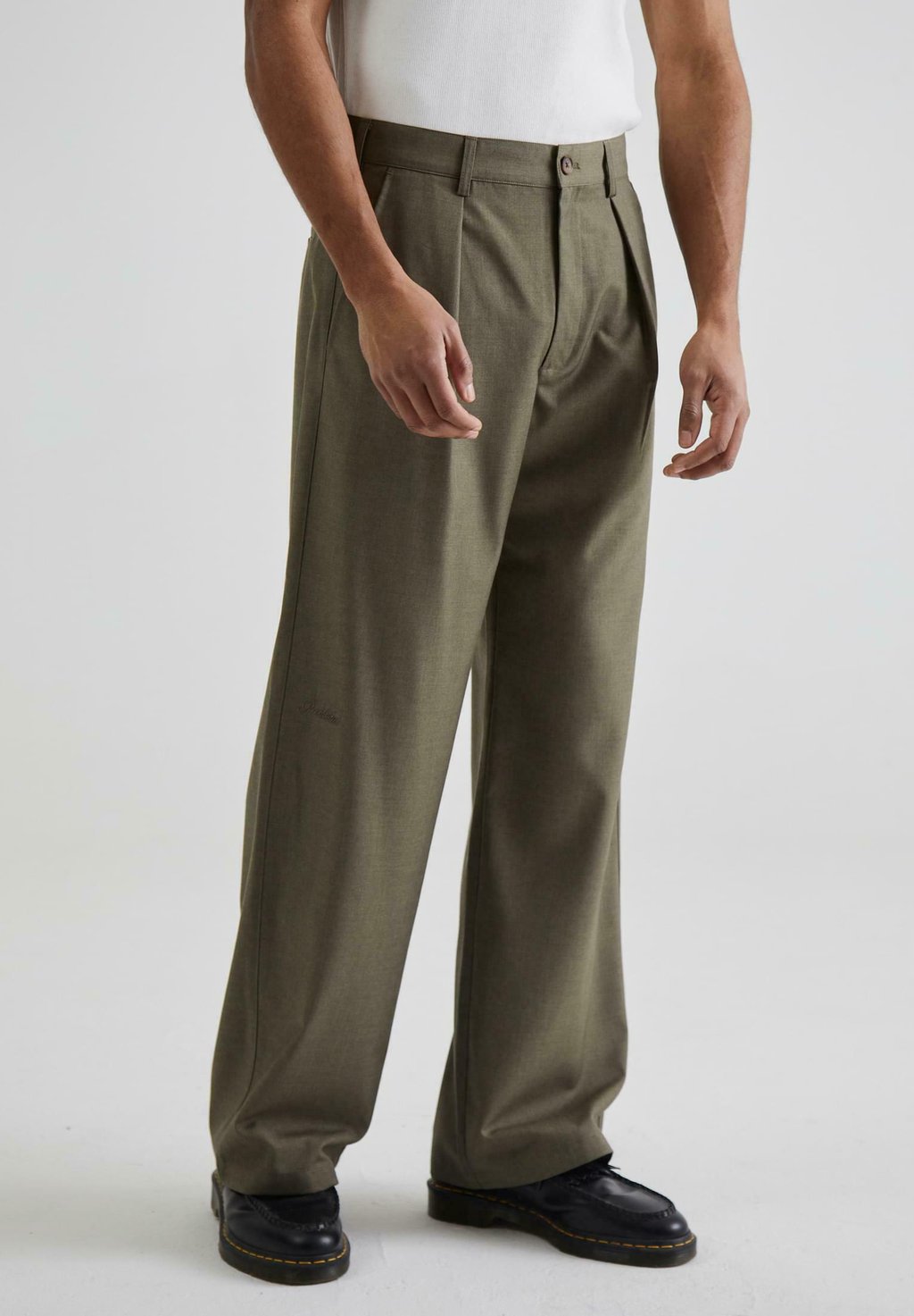 Брюки SOHO PLEATED PROHIBITED, зеленый
Брюки SOHO PLEATED PROHIBITED, зеленый