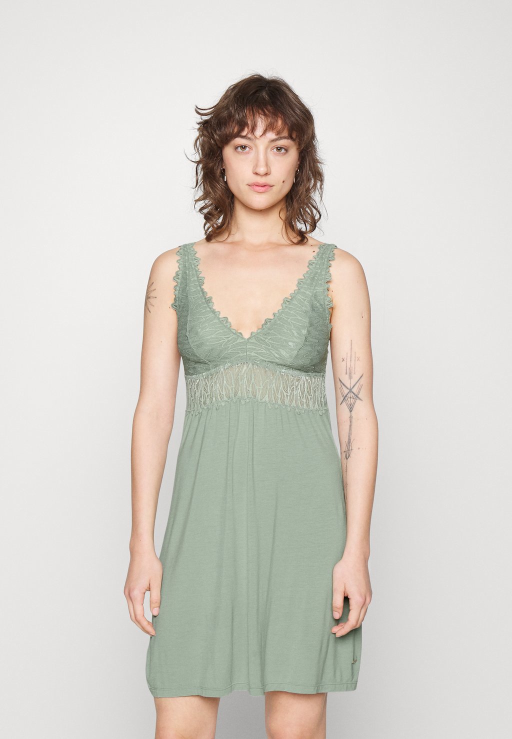 Ночная рубашка NEGLIGEÉ LASCANA, зеленый
Ночная рубашка NEGLIGEÉ LASCANA, зеленый