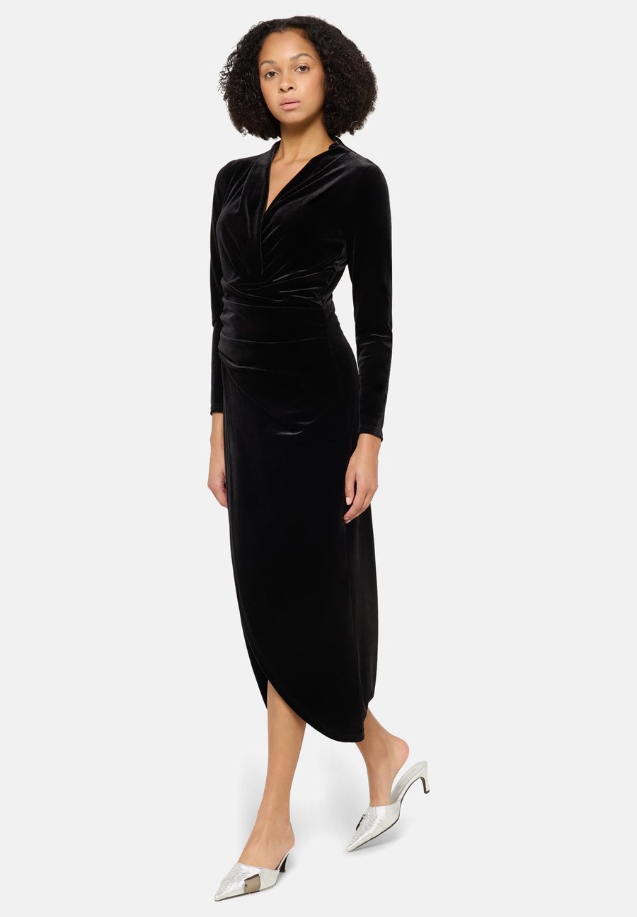 Платье Vera Mont MIT V-AUSSCHNITT, Schwarz/Black
Платье Vera Mont MIT V-AUSSCHNITT, Schwarz/Black