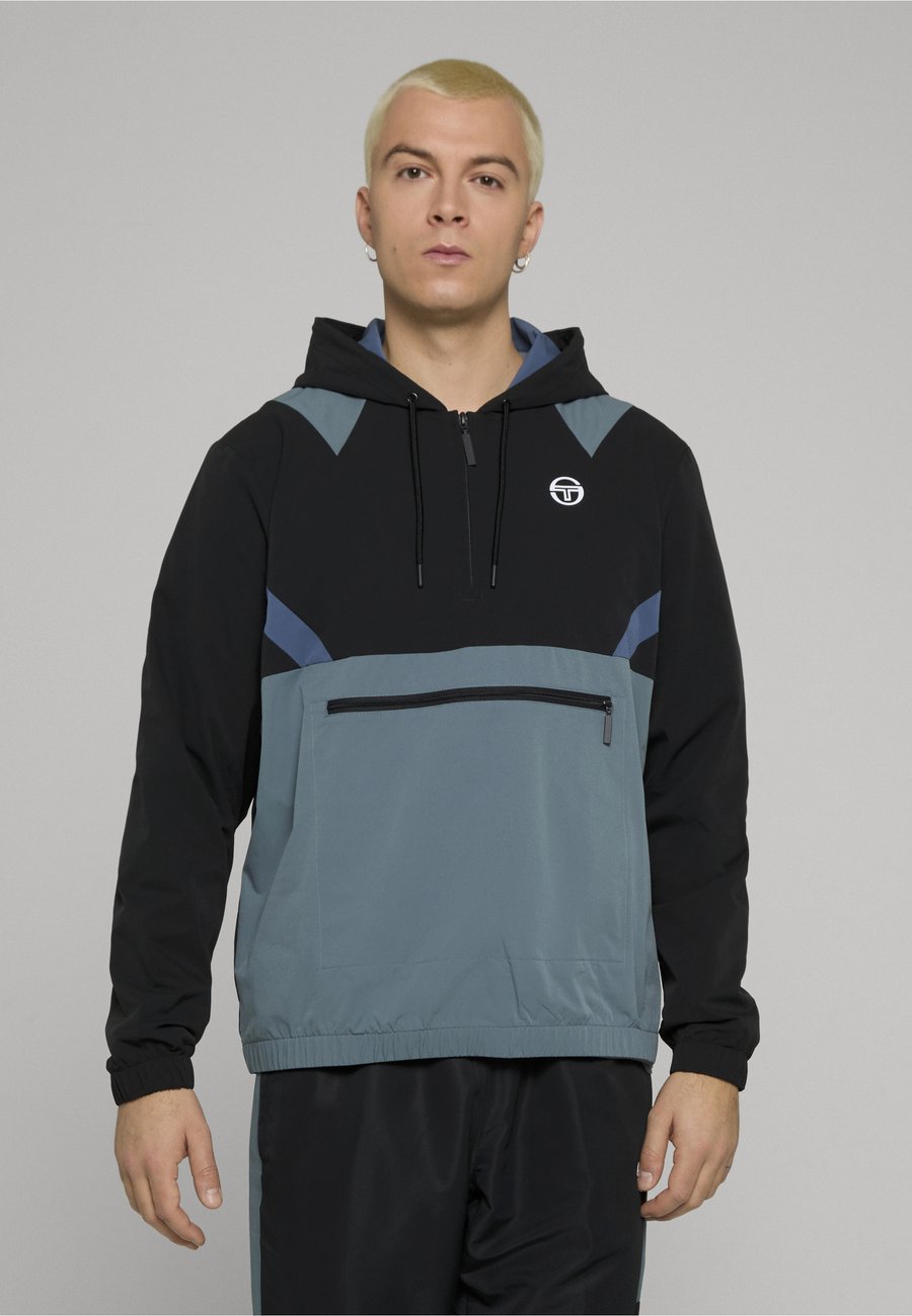 Куртка Sergio Tacchini APICE PL TRACK , Black Stormy Weather/Mottled Black
Куртка Sergio Tacchini APICE PL TRACK , Black Stormy Weather/Mottled Black