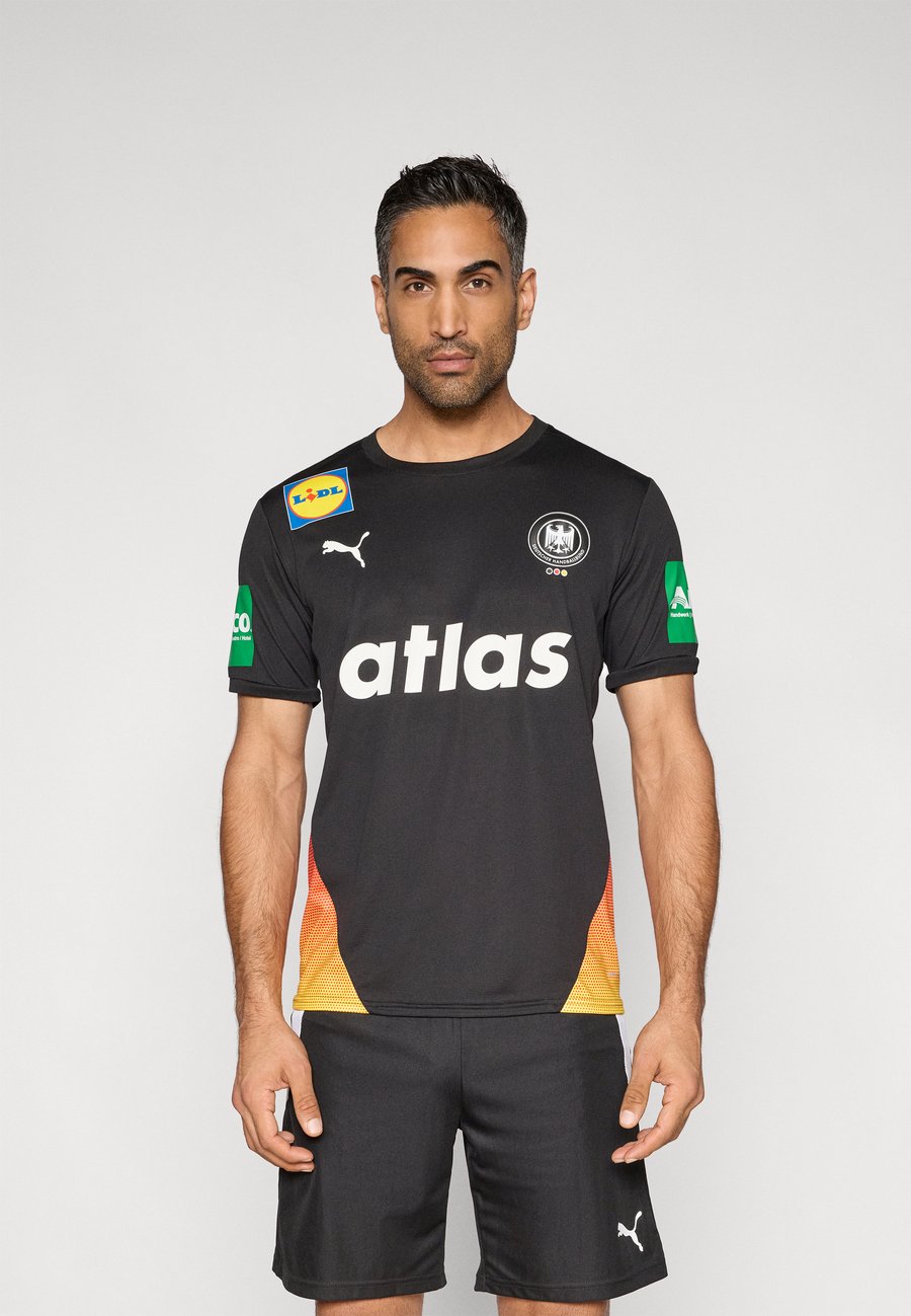 Футболка Puma DEUTSCHER HANDBALLBUND AUSWÄRTSTRIKOT, Black, Черный, Футболка Puma DEUTSCHER HANDBALLBUND AUSWÄRTSTRIKOT, Black
Футболка Puma DEUTSCHER HANDBALLBUND AUSWÄRTSTRIKOT, Black, Черный, Футболка Puma DEUTSCHER HANDBALLBUND AUSWÄRTSTRIKOT, Black