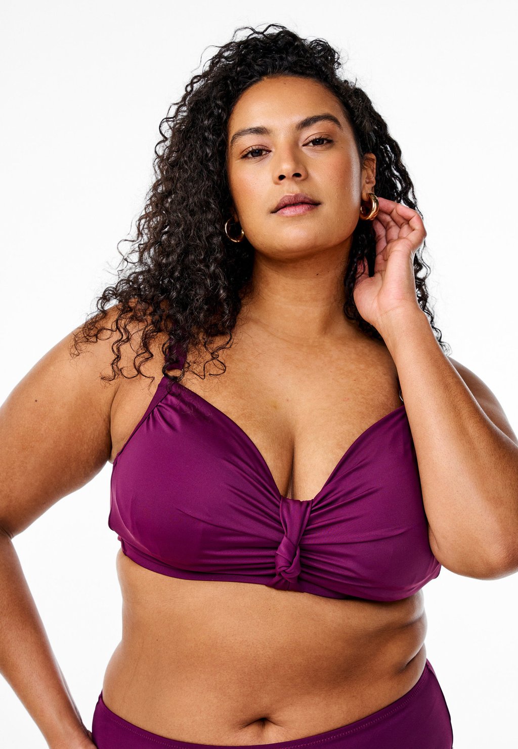 Верх бикини MIT BÜGEL UND KNOTENDETAIL Zizzi, темно-фиолетовый
Верх бикини MIT BÜGEL UND KNOTENDETAIL Zizzi, темно-фиолетовый