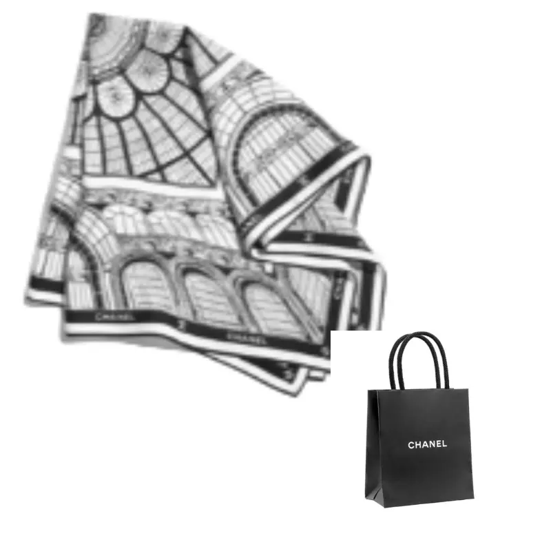 CHANEL Шелковый шейный платок унисекс белый, White
CHANEL Шелковый шейный платок унисекс белый, White