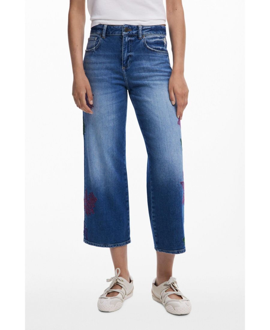 Женские джинсы-кюлоты с вышивкой Desigual, Medium blue
Женские джинсы-кюлоты с вышивкой Desigual, Medium blue