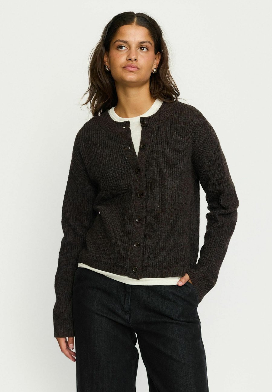 Кардиган Soft Rebels WEST, Coffee Quartz Melange/Brown
Кардиган Soft Rebels WEST, Coffee Quartz Melange/Brown