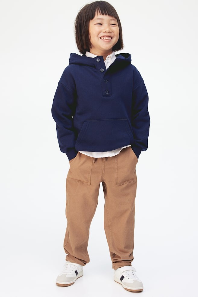 Спортивные брюки из хлопковой парусины H&M, бежевый
Спортивные брюки из хлопковой парусины H&M, бежевый