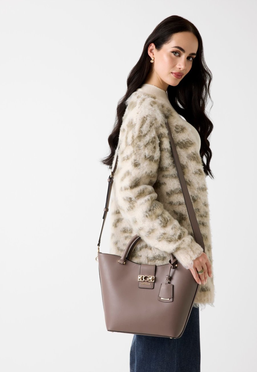 Сумка Guess JANE, Braun/Brown
Сумка Guess JANE, Braun/Brown