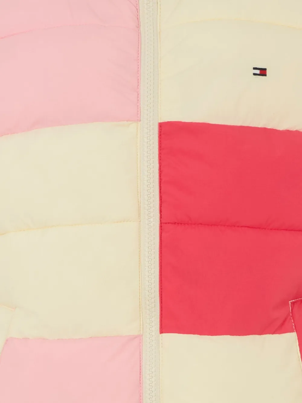 Стеганый жилет в стиле колор-блок Tommy Hilfiger Junior, нейтральный
Стеганый жилет в стиле колор-блок Tommy Hilfiger Junior, нейтральный