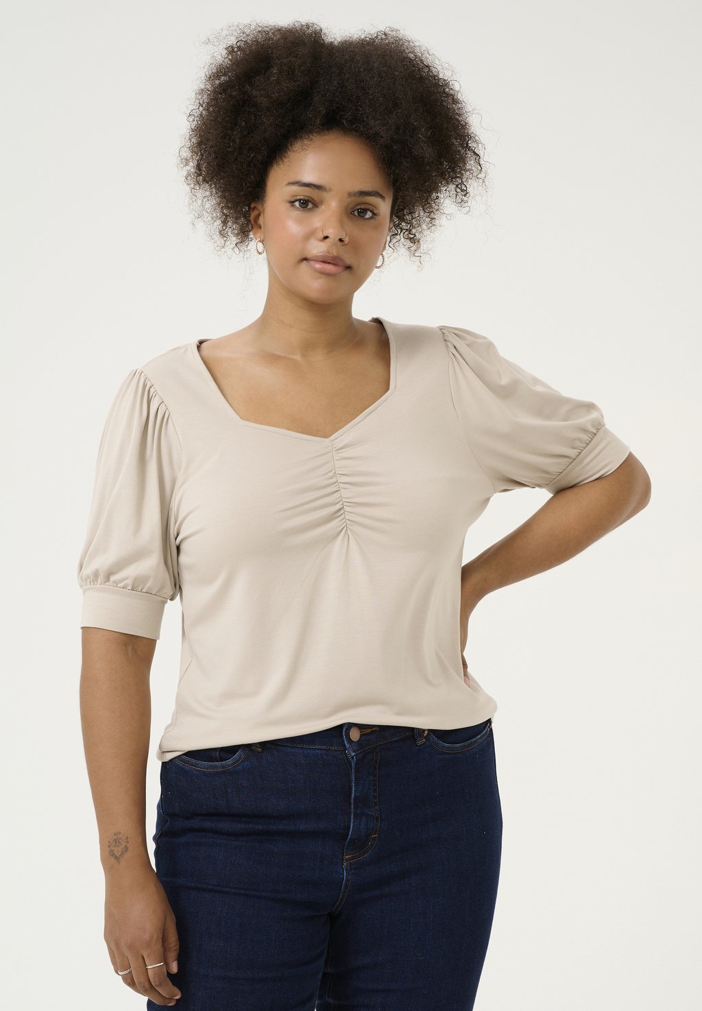 Футболка с принтом SISSY Kaffe Curve, песочный 
Футболка с принтом SISSY Kaffe Curve, песочный