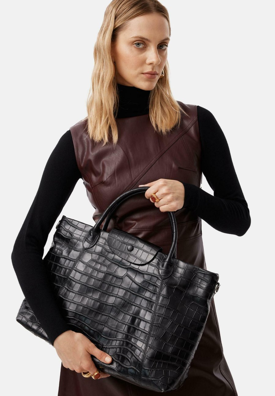 Сумка-шоппер L37 SERPENT SOUL, Black
Сумка-шоппер L37 SERPENT SOUL, Black