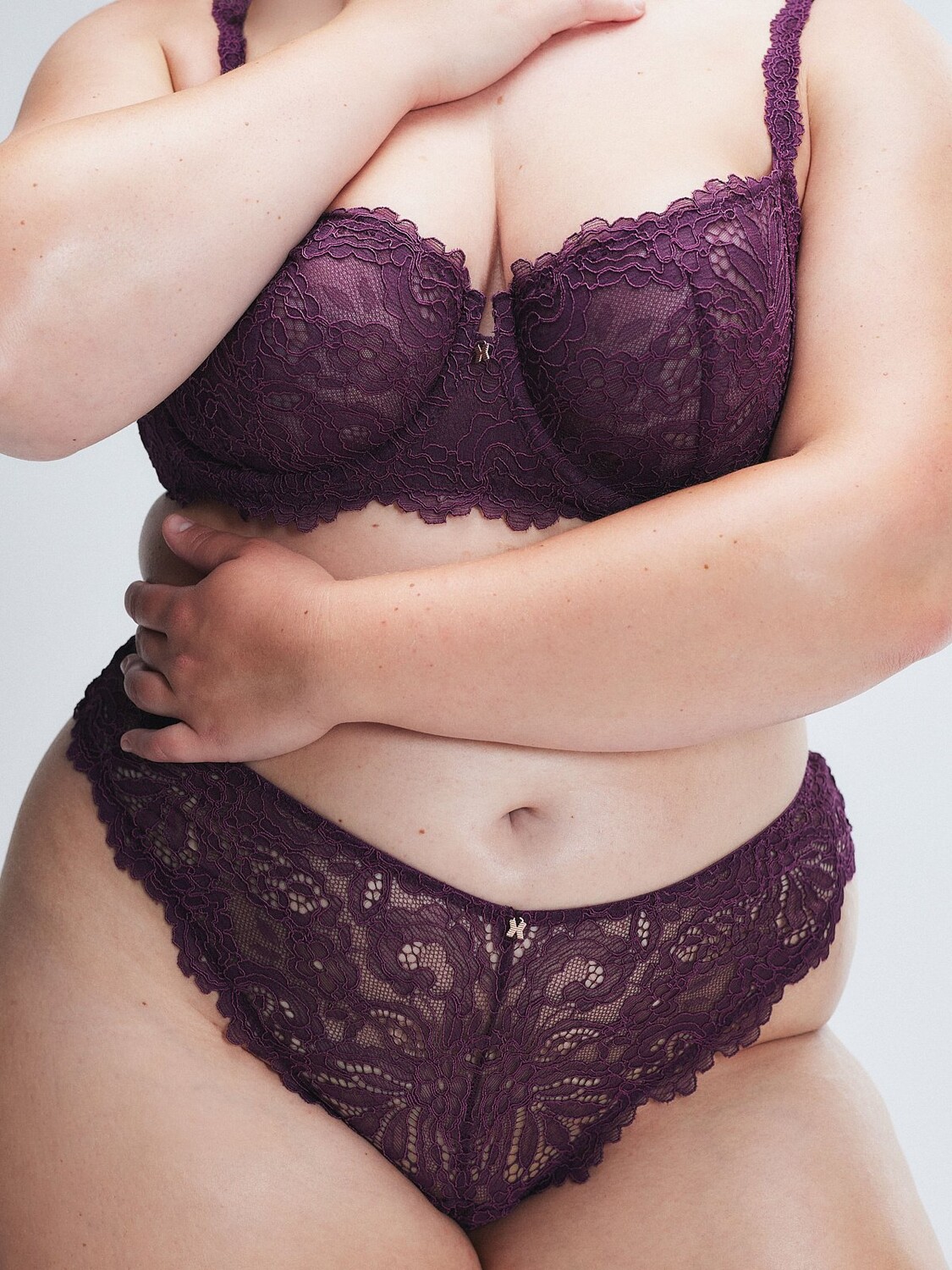 Бюстгальтер балконет Savage X Fenty Romantic Corded Lace Unlined, цвет Purple Persuasion
Бюстгальтер балконет Savage X Fenty Romantic Corded Lace Unlined, цвет Purple Persuasion