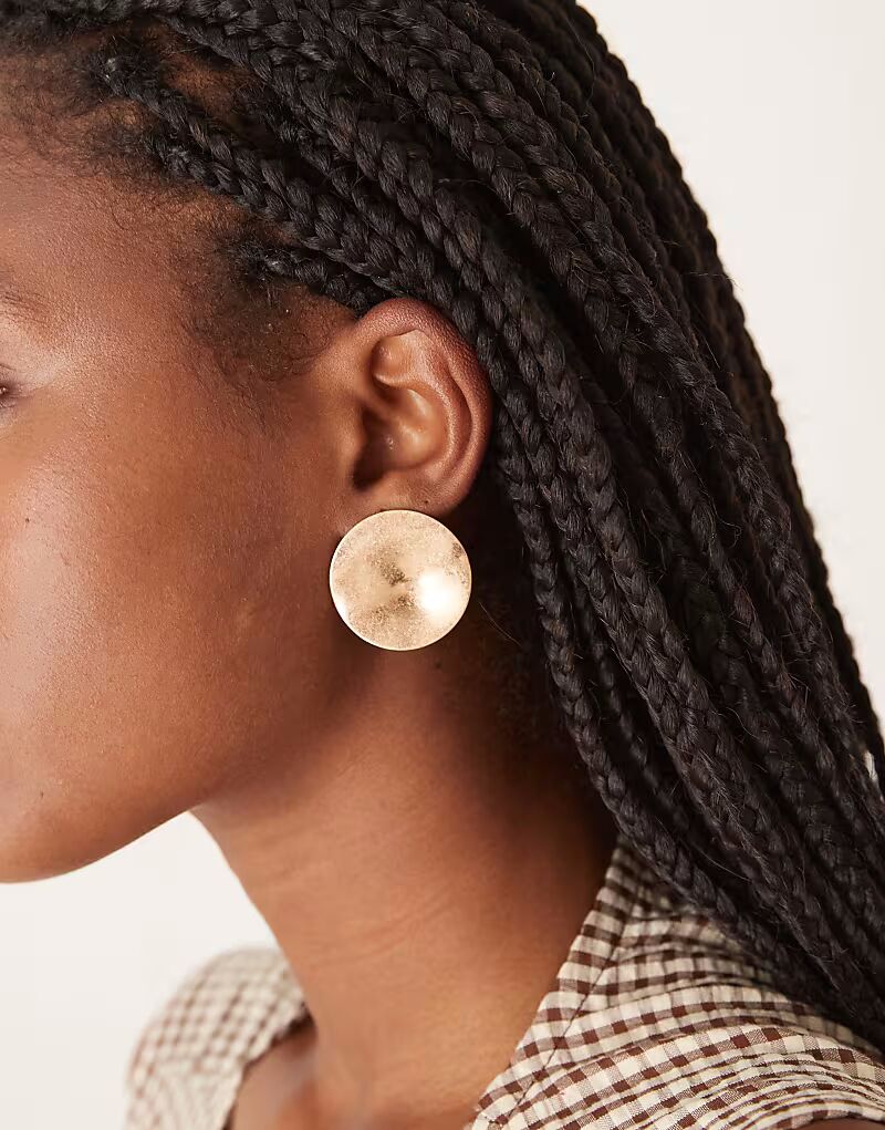 Крупные серьги-гвоздики с четким круглым дизайном в матовом золотом оттенке Asos Design
Крупные серьги-гвоздики с четким круглым дизайном в матовом золотом оттенке Asos Design