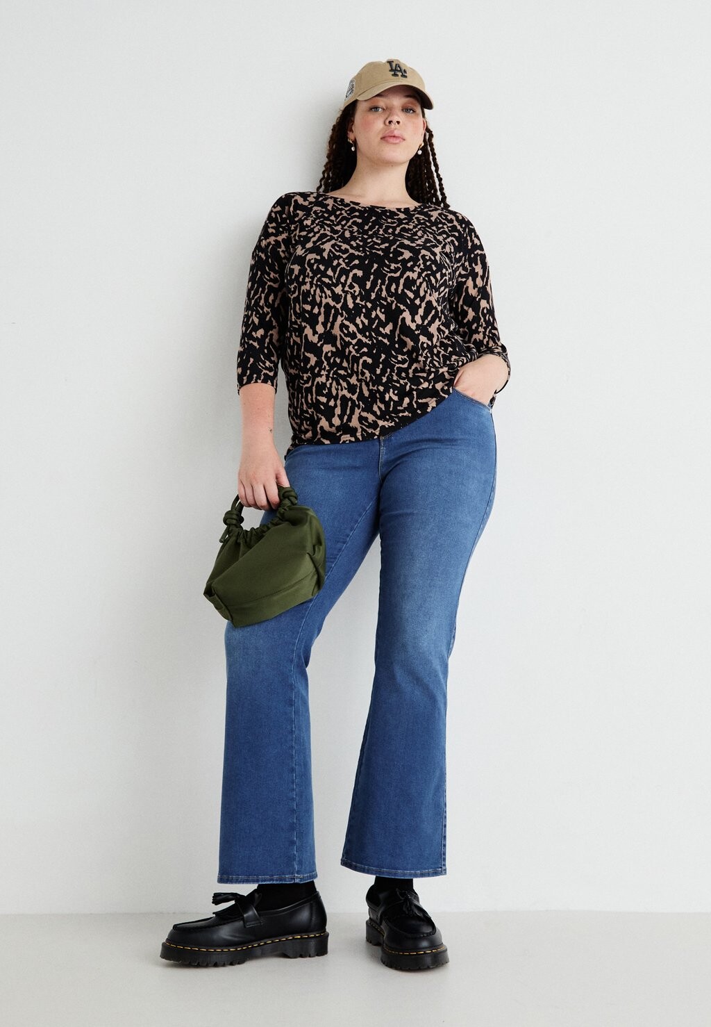 Джемпер CARALBA 3/4 ONLY Carmakoma, черный
Джемпер CARALBA 3/4 ONLY Carmakoma, черный