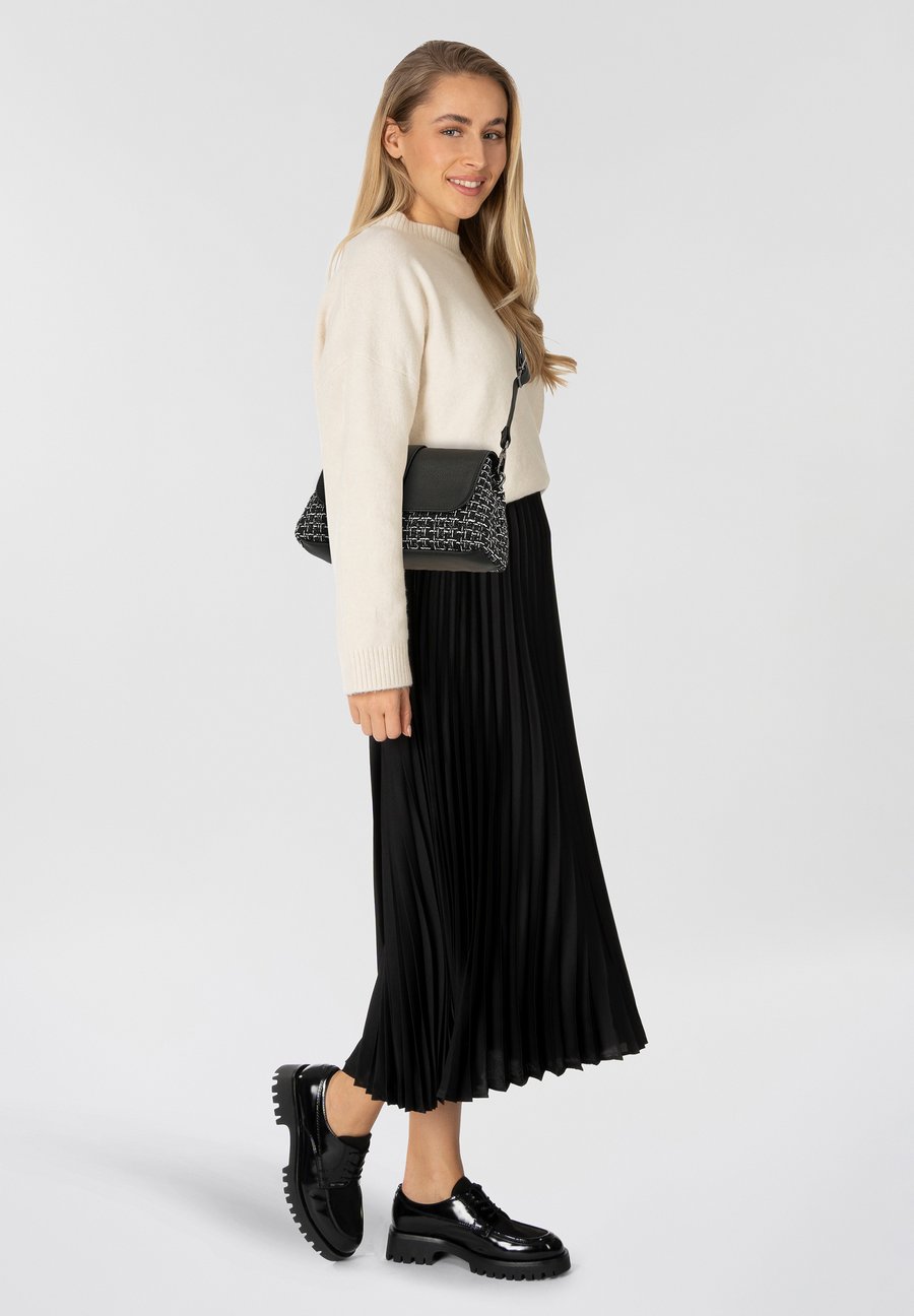 Сумка кросс-боди Gabor SAHAR, Mixed Black/Black
Сумка кросс-боди Gabor SAHAR, Mixed Black/Black