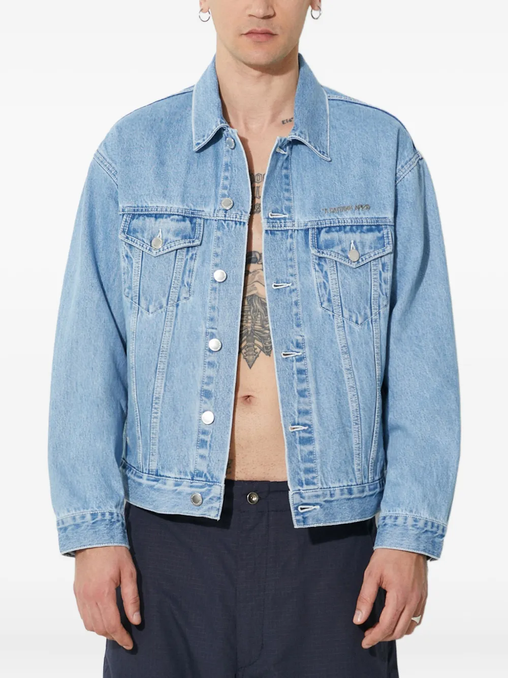 Декорированная джинсовая куртка A BATHING APE, синий
Декорированная джинсовая куртка A BATHING APE, синий