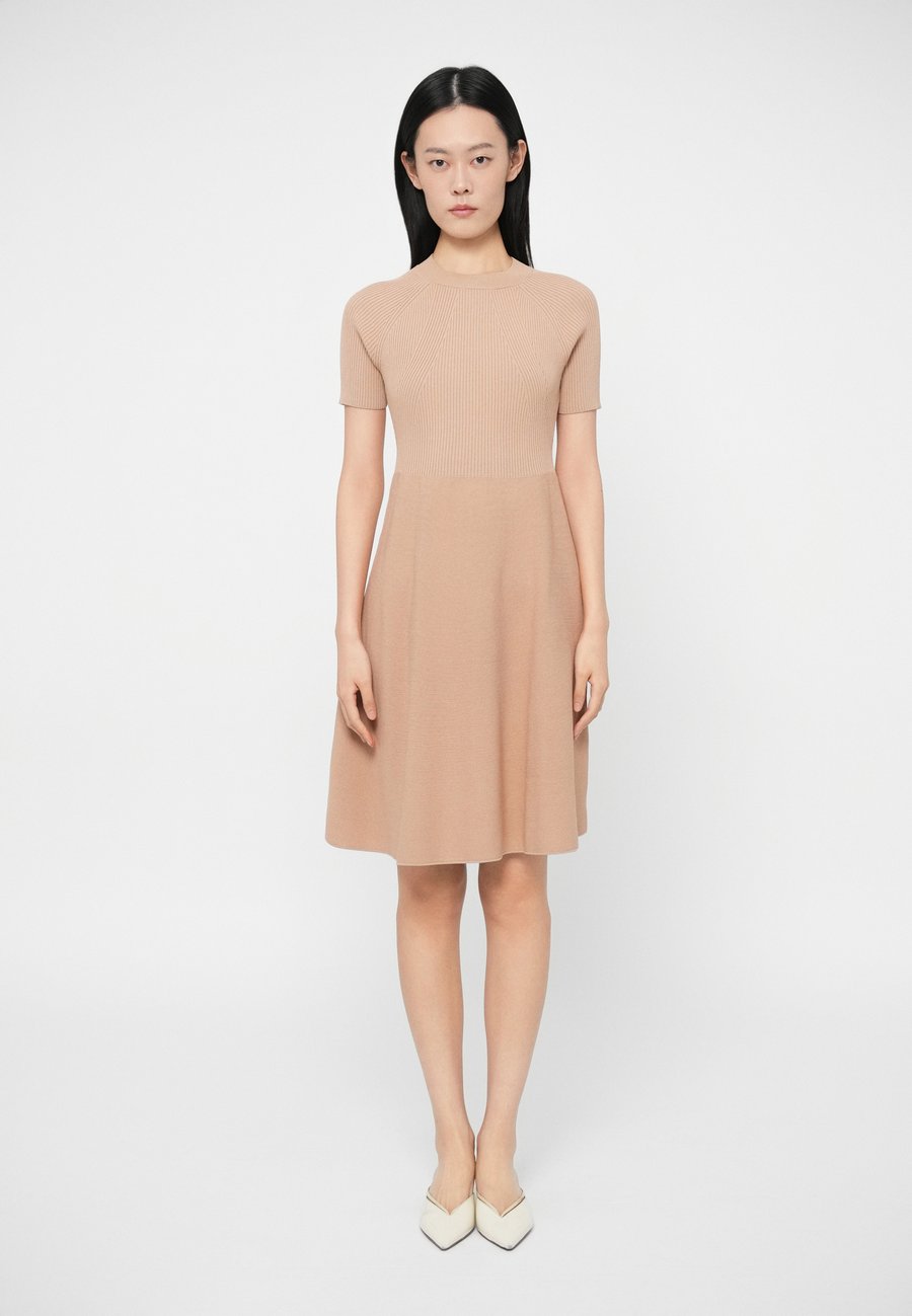 Платье Armani Exchange DRESS, Desert Breeze/Beige
Платье Armani Exchange DRESS, Desert Breeze/Beige