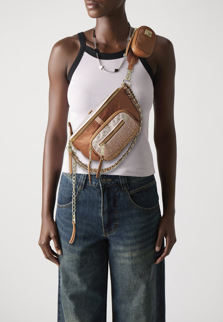 Сумка кросс-боди Steve Madden BMISTICA SET, Dusty Rose/Nude
Сумка кросс-боди Steve Madden BMISTICA SET, Dusty Rose/Nude