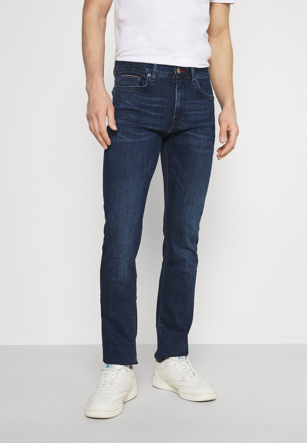 Джинсы Slim fit Tommy Hilfiger CORE BLEECKER, цвет Bridger Indigo
Джинсы Slim fit Tommy Hilfiger CORE BLEECKER, цвет Bridger Indigo
