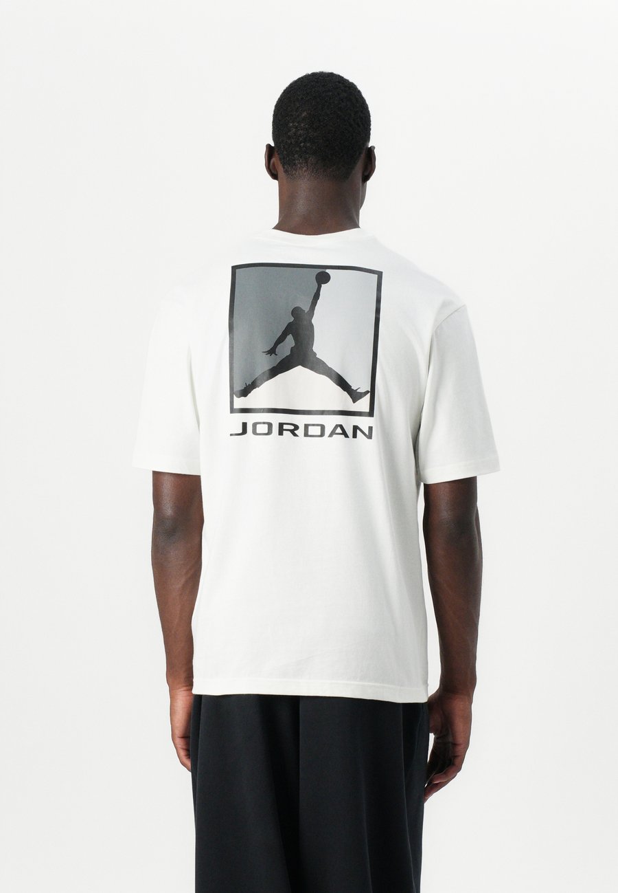 Футболка Jordan CREW, Sail/Off-White
Футболка Jordan CREW, Sail/Off-White