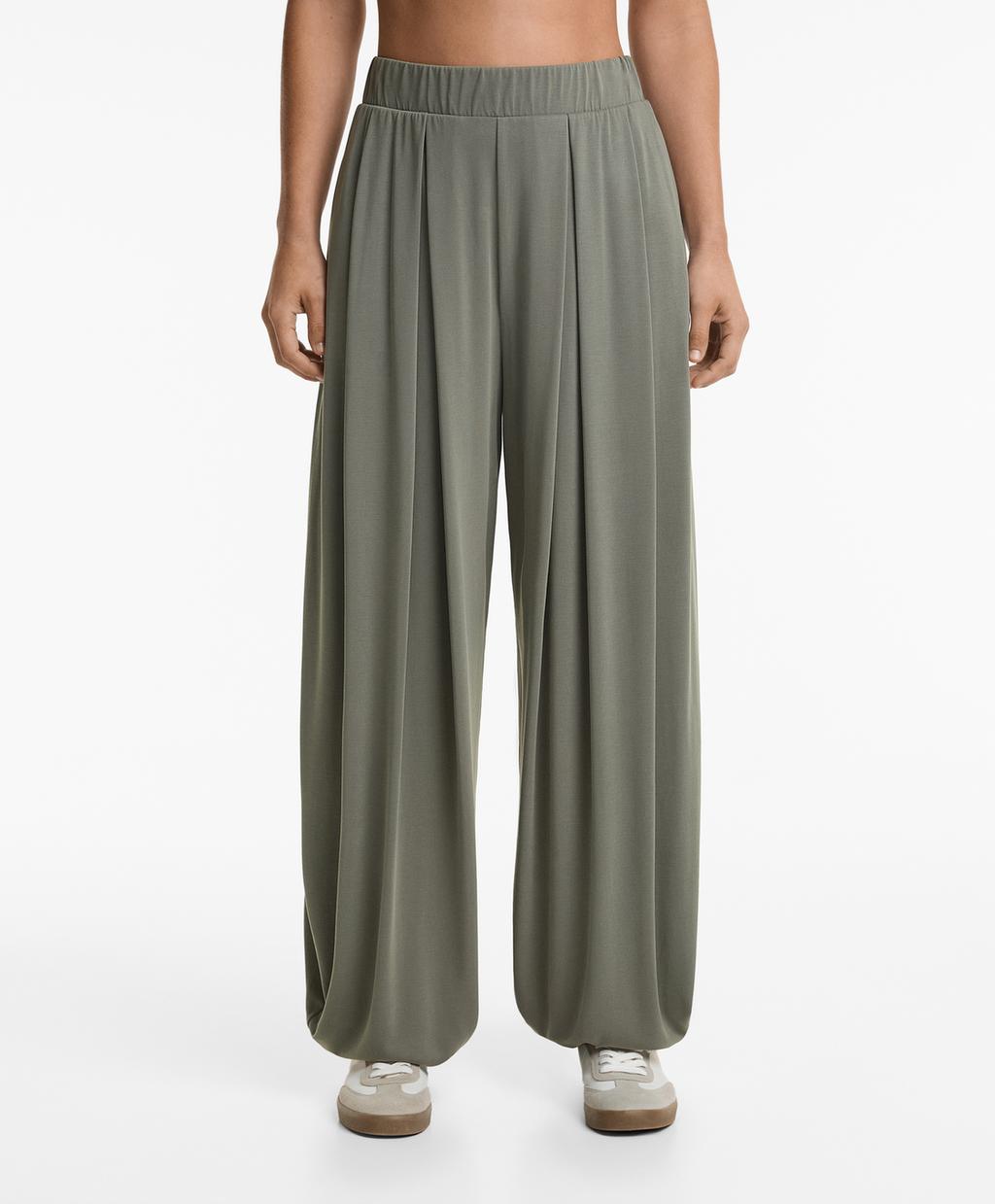 Эластичные брюки-дутыши из модальной смеси Oysho, средний хаки
Эластичные брюки-дутыши из модальной смеси Oysho, средний хаки