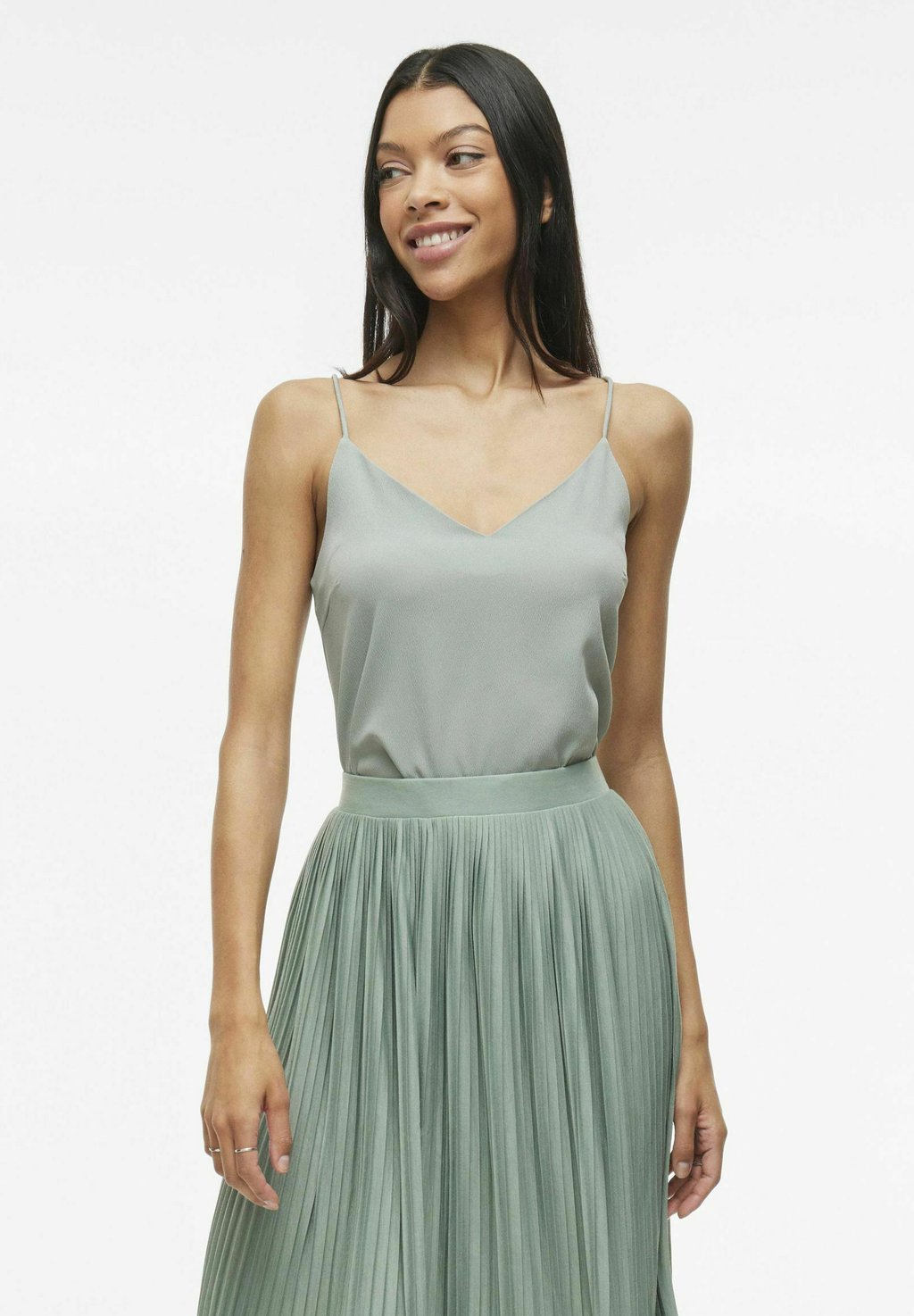 Топ TRÄGER V-AUSSCHNITT VILA, цвет Green Milieu
Топ TRÄGER V-AUSSCHNITT VILA, цвет Green Milieu